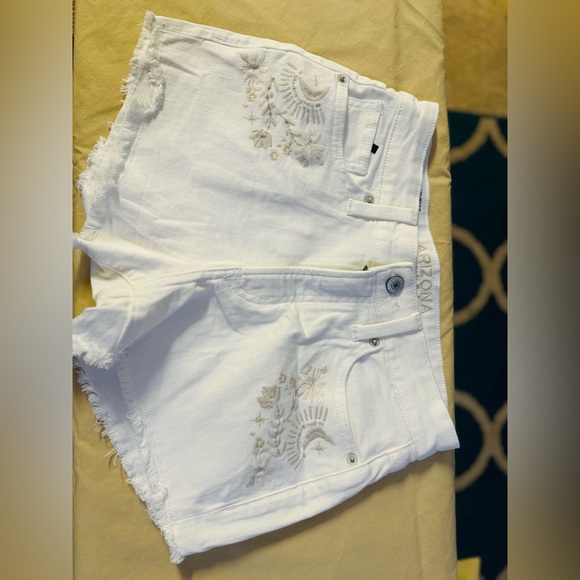 High rise denim Short-Juniors Color withe - Picture 3 of 3